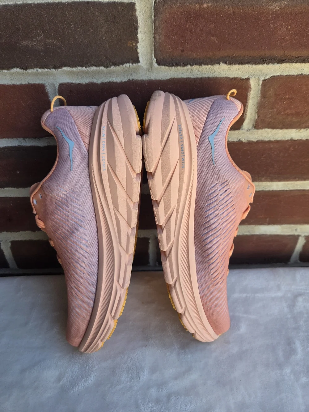 HOKA Rincon 3 Women’s 6 Shell Coral Peach Parfait Lightweight Running Shoes